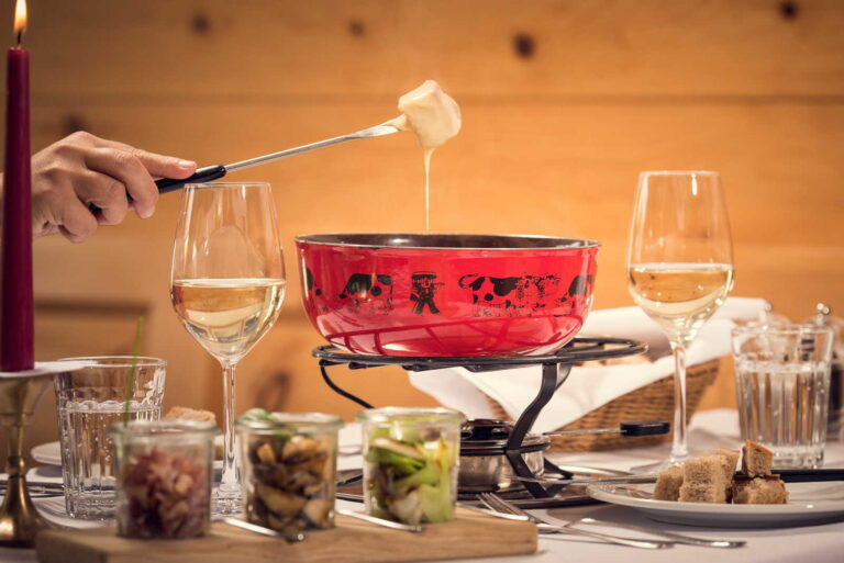 mittagessen fondue restaurant stuevetta st. moritz